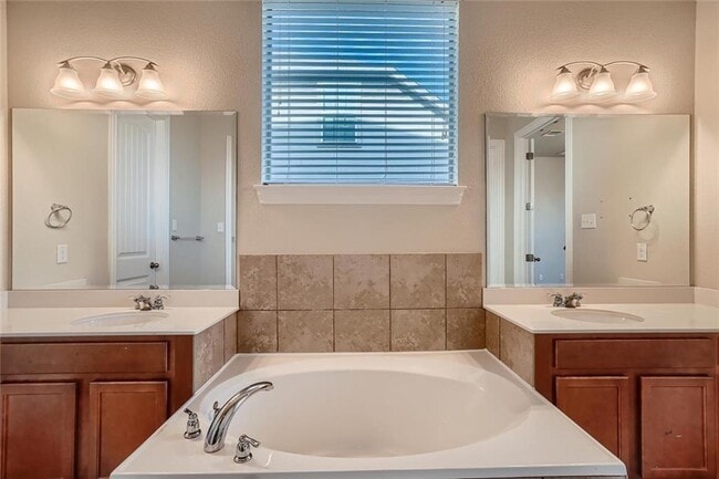 Building Photo - 908 Hartman Dr