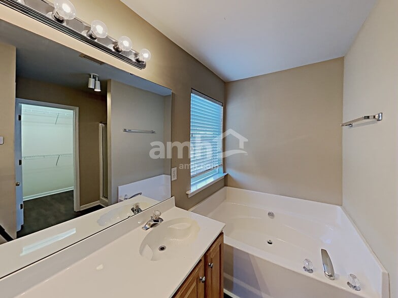 Building Photo - 13504 Armour Ridge Dr