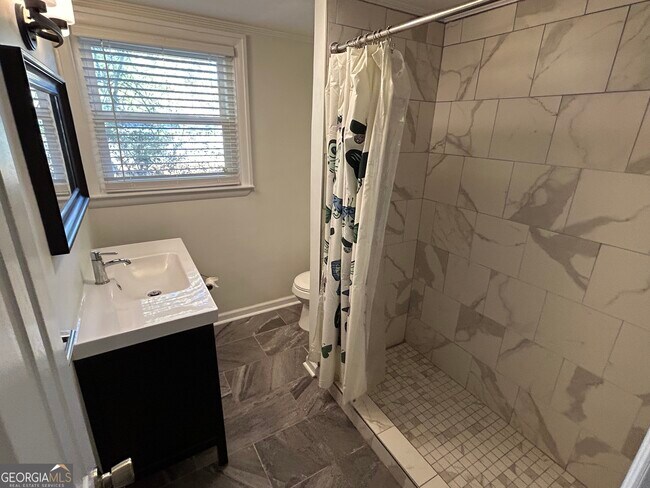 Building Photo - 116 Colonial Dr