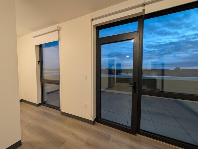 Building Photo - 55 N Main St