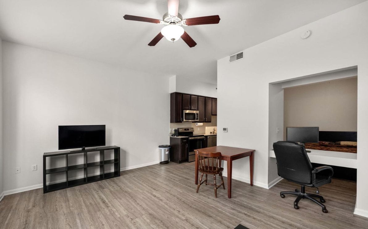 Building Photo - 100 E Washington St