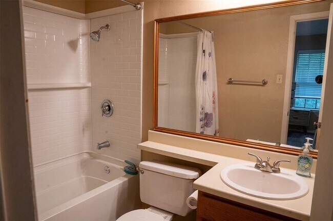 Building Photo - 11404 Walnut Ridge Dr