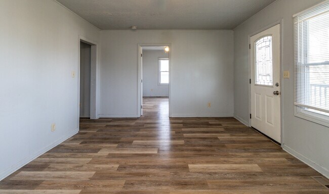 Building Photo - 218 W Columbia Ave