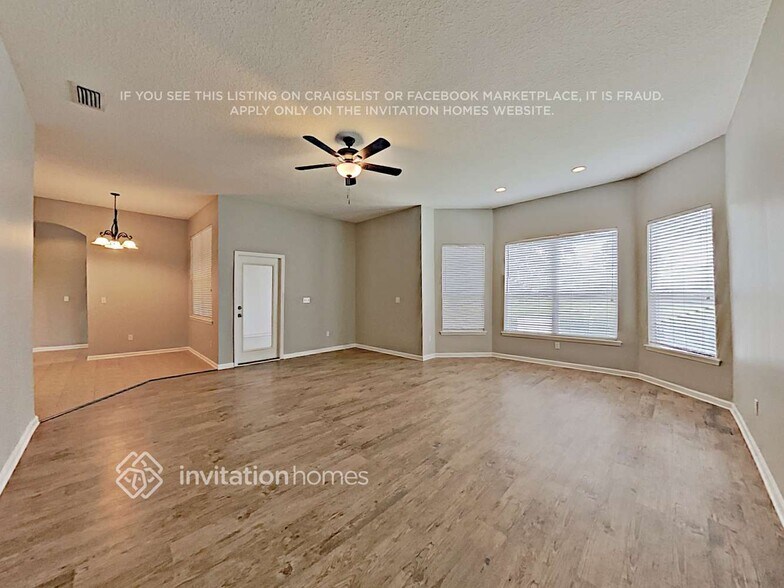 Building Photo - 904 E Terranova Way