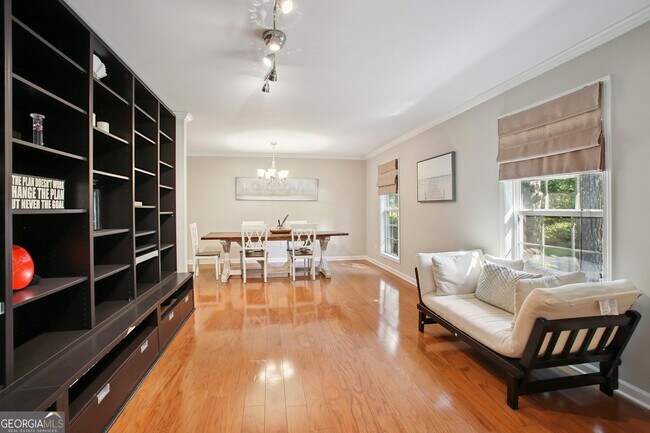 Building Photo - 102 Hickory Dr