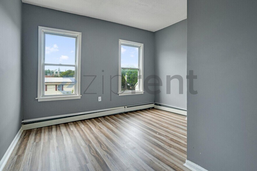 Building Photo - Unit 3L