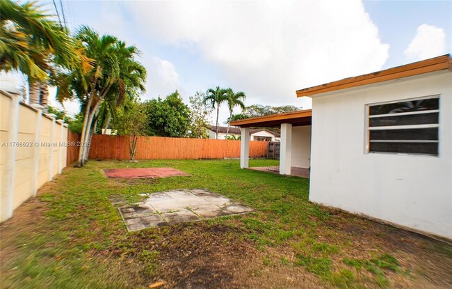 Building Photo - 7591 SW 28th Street Rd