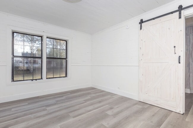 Building Photo - Fully remodeled home for rent!