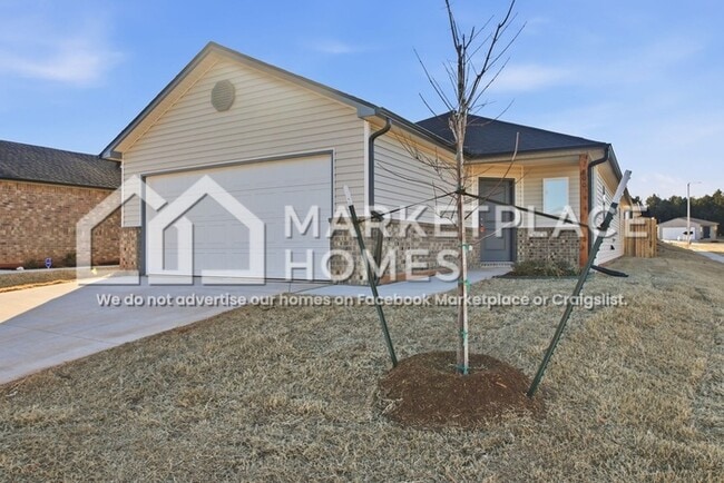 Building Photo - 800 NE 102nd Ter