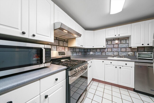 Building Photo - 1460 Fairlane Dr