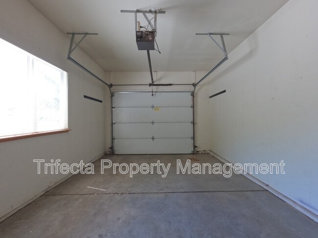 Building Photo - 950 52nd Ave Ct
