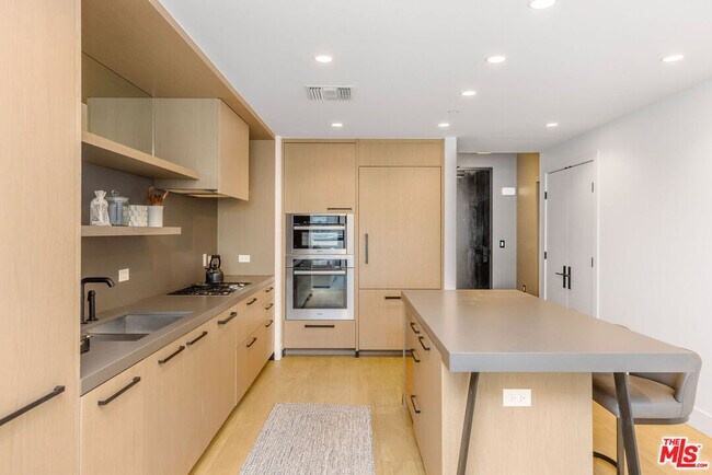 Building Photo - 10777 Wilshire Blvd