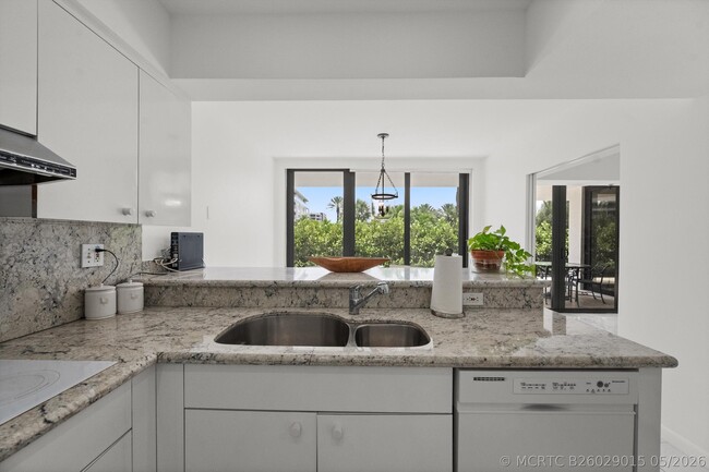 Building Photo - 2580 S Ocean Blvd