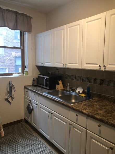 Kitchen - 5551 S Kimbark Ave