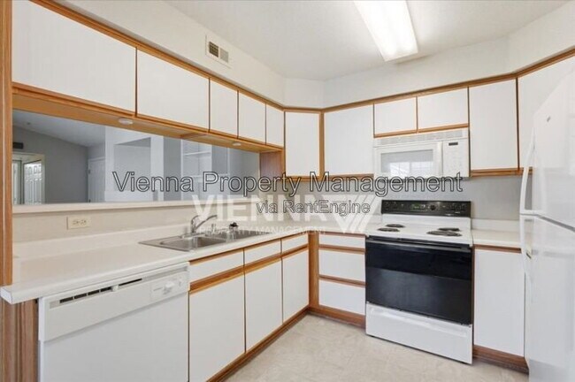 Building Photo - 885 Halidon Way