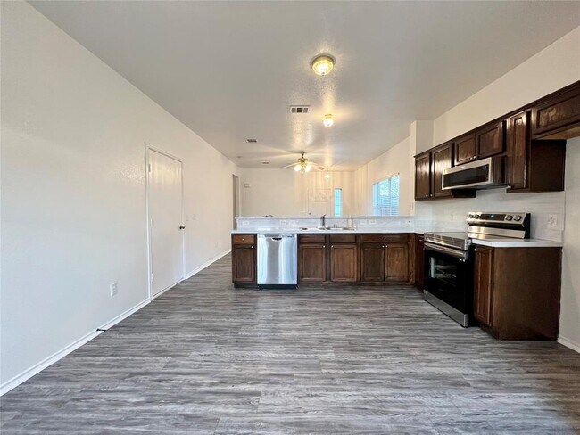 Building Photo - 703 Donny Brook Dr
