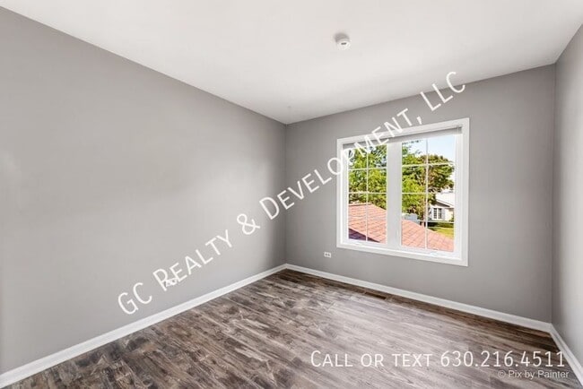 Building Photo - 590 Golfers Ln