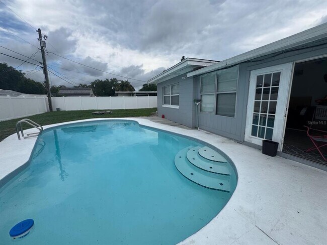 Building Photo - 4330 Fetrow Dr