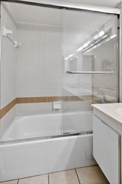 Building Photo - 18151 NE 31st Ct