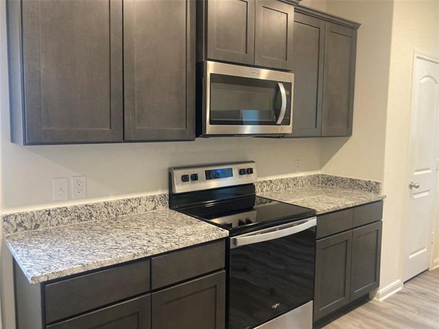 Building Photo - 645 Arlington Park Ct