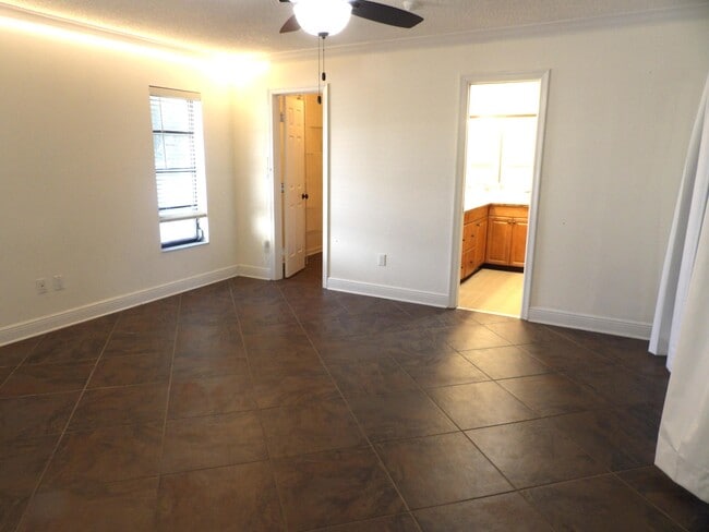 Building Photo - 4045 Birchwood Dr