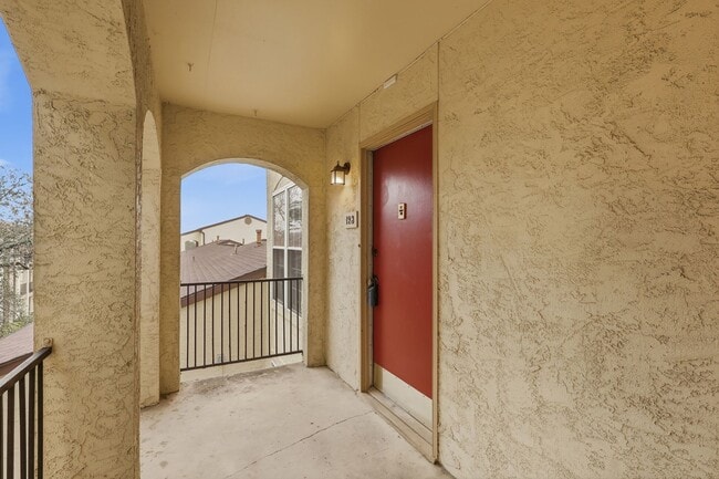 Building Photo - 8702 Village Dr