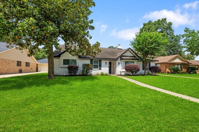 Building Photo - 4411 Deer Lodge Dr