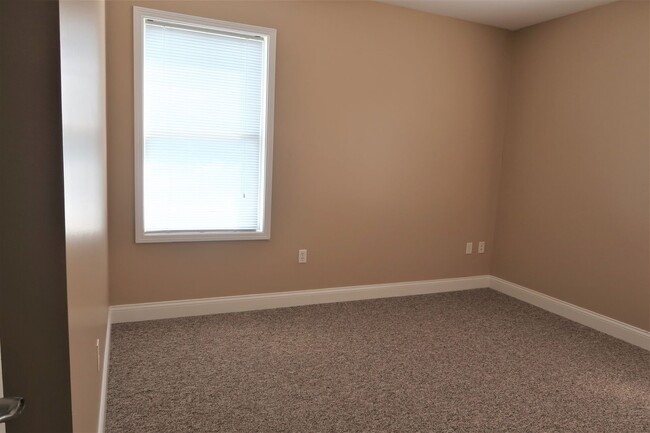 Building Photo - Available August 2025! 3BR/2BA includes pa...