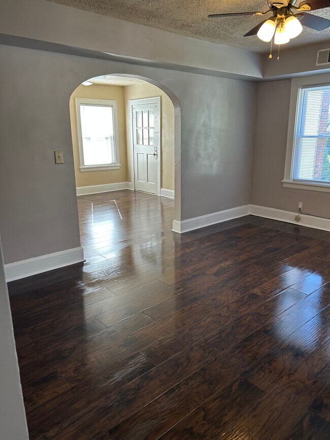 Building Photo - 1802 Lawn Ave