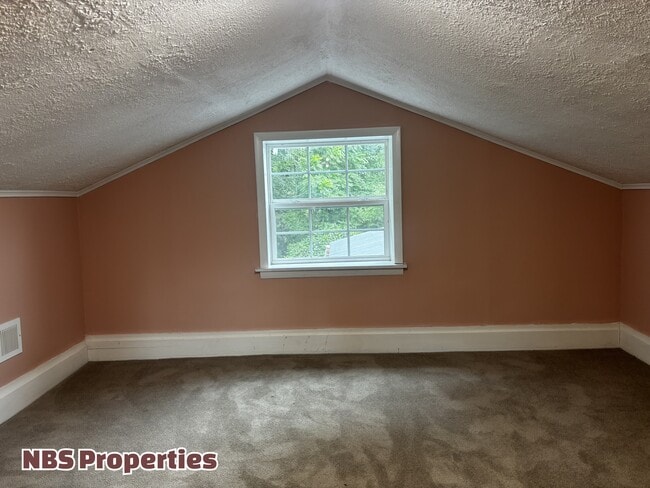 Building Photo - 143 McCully Ln