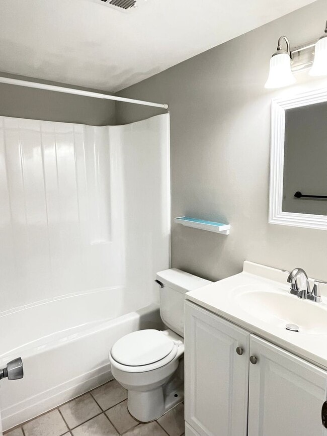 Building Photo - Two Bed, Two Bath Condo at Windsor Crossing