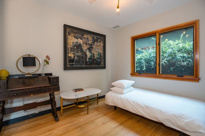 Building Photo - 432 Howland Canal