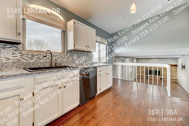 Building Photo - 5585 Lantana Dr