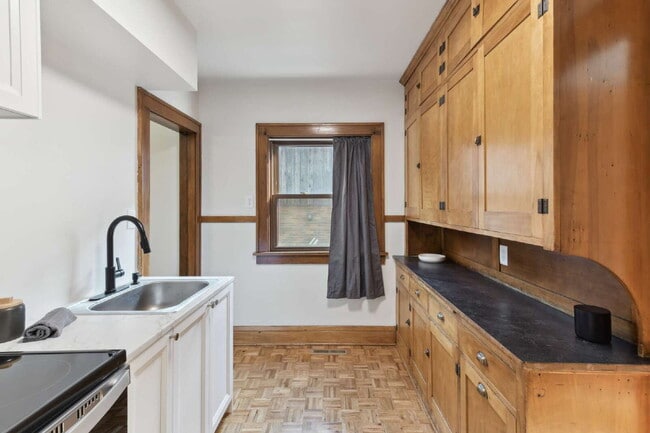 Building Photo - Charming 3-Bed Duplex in Vibrant Minneapolis Neighborhood