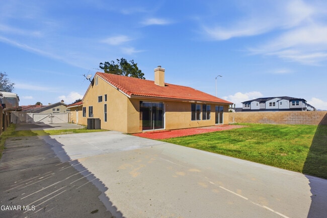 Building Photo - 44762 Shadowcrest Dr