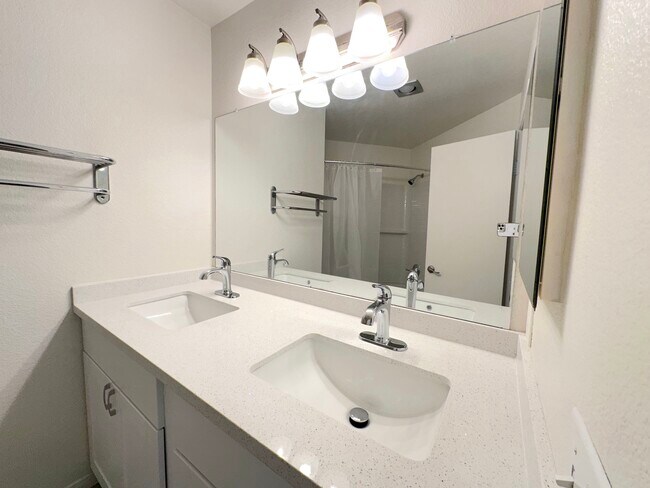 Building Photo - 9745 Mesa Springs Way