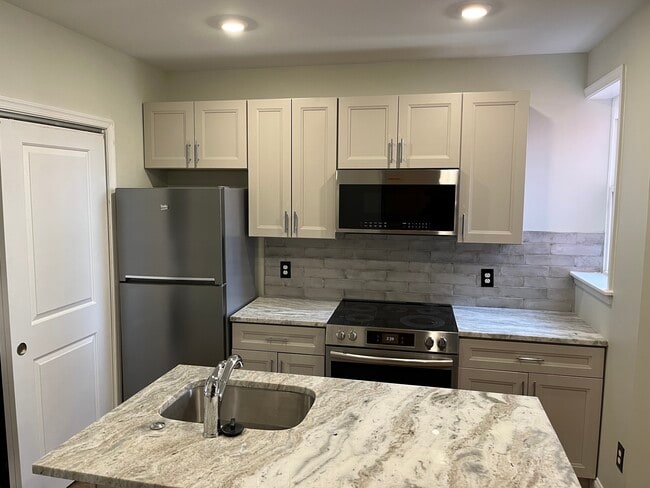Unit 2 - 6034 Walton Ave