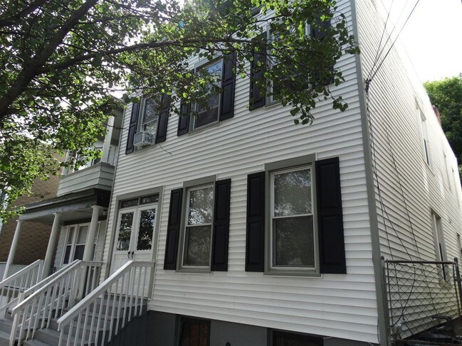 Primary Photo - 714 State St