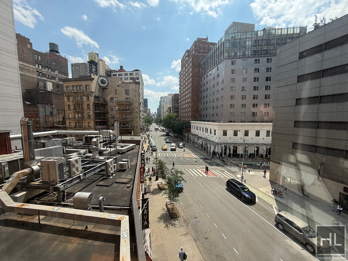Building Photo - Fourth Avenue