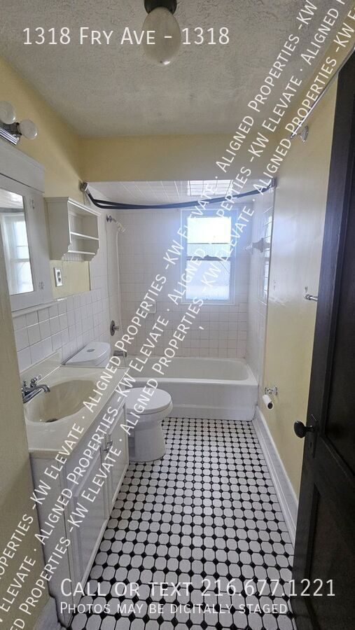 Building Photo - 1318 Fry Ave