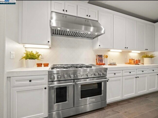 Building Photo - 1588 Alamo Way