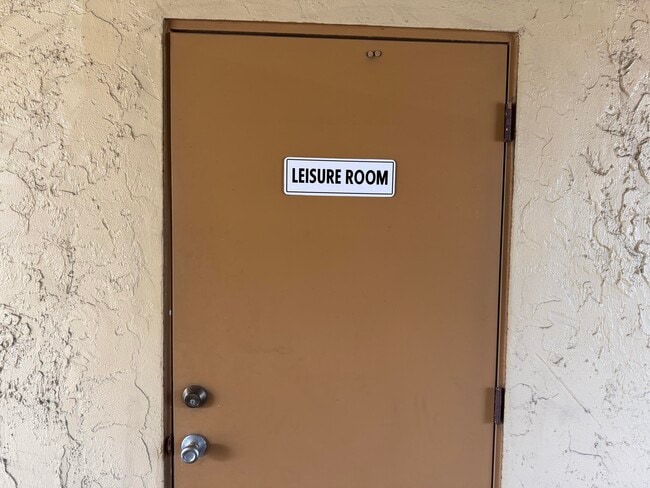 Building Photo - 600 Village Green Ct