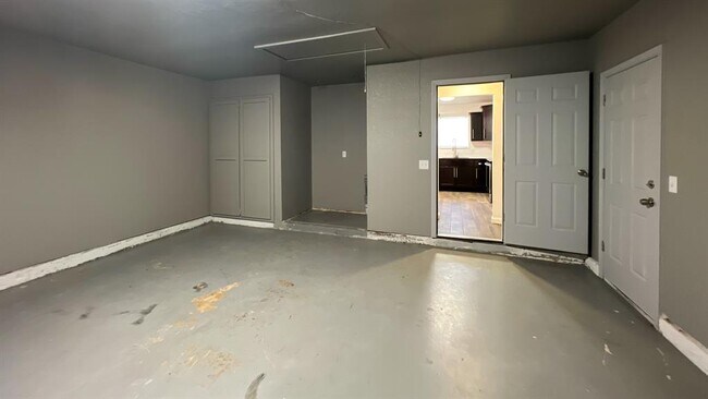 Building Photo - 8401 Azurewood Dr