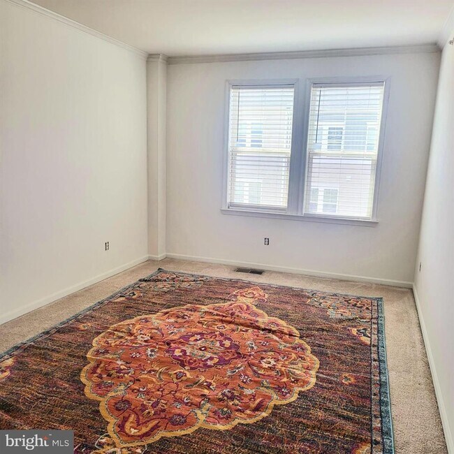 Building Photo - Welcome to your new home in the heart of Loudon County, VA!