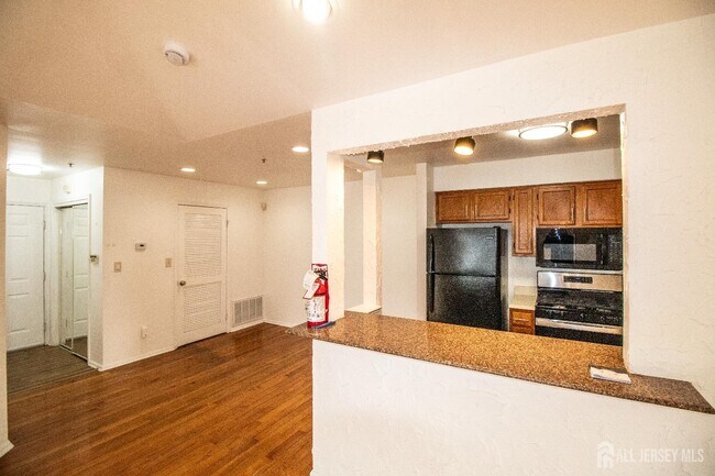 Building Photo - 1337 Waterford Dr