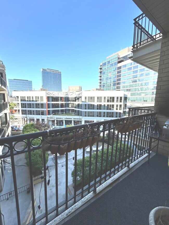 Building Photo - 520 N Halsted St