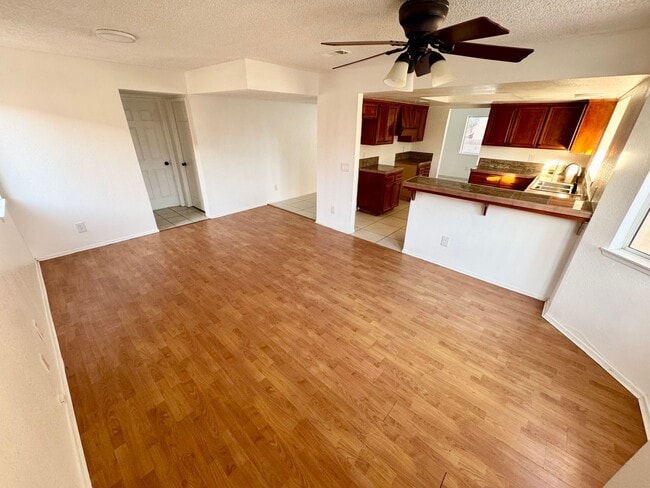 Building Photo - Beautiful cul-de-sac Home