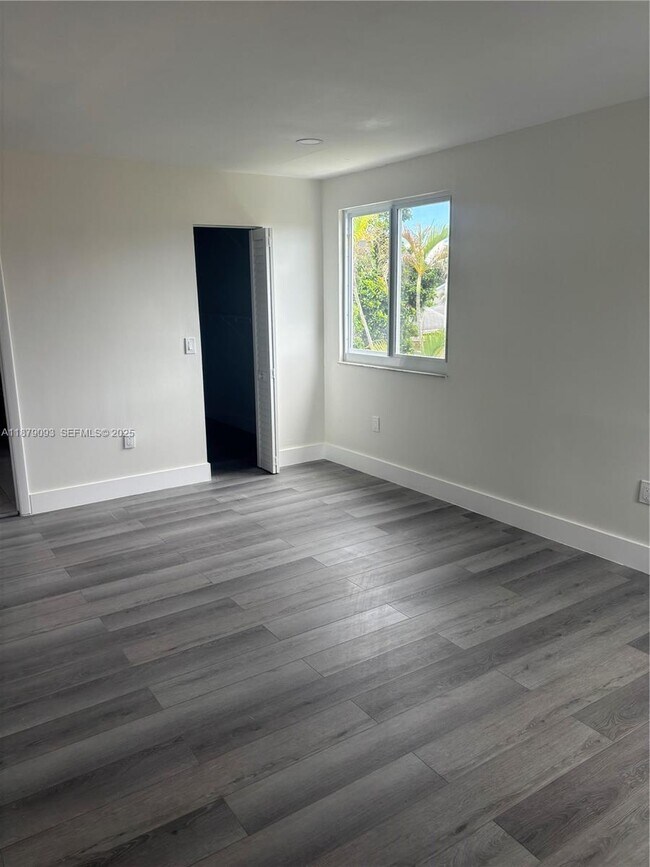 Building Photo - 9435 SW 144th Ct