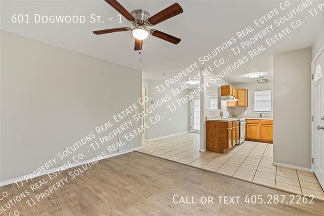 Building Photo - Remodeled two bedroom duplex