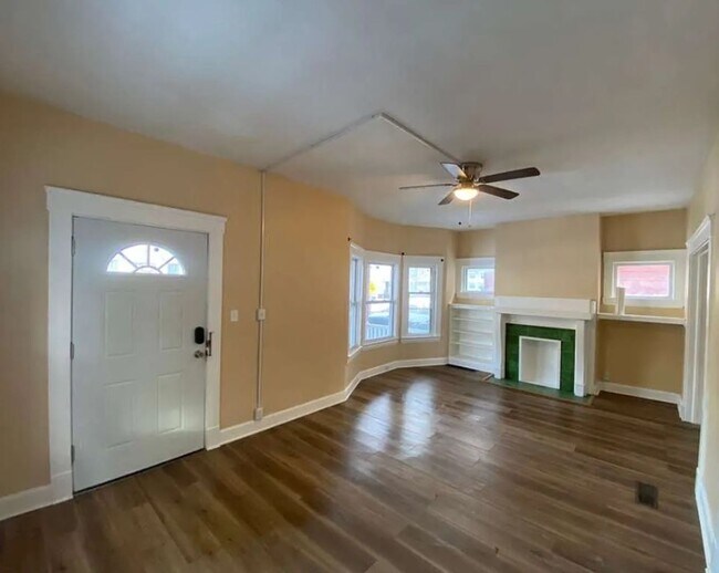 Building Photo - Welcome to your next home!